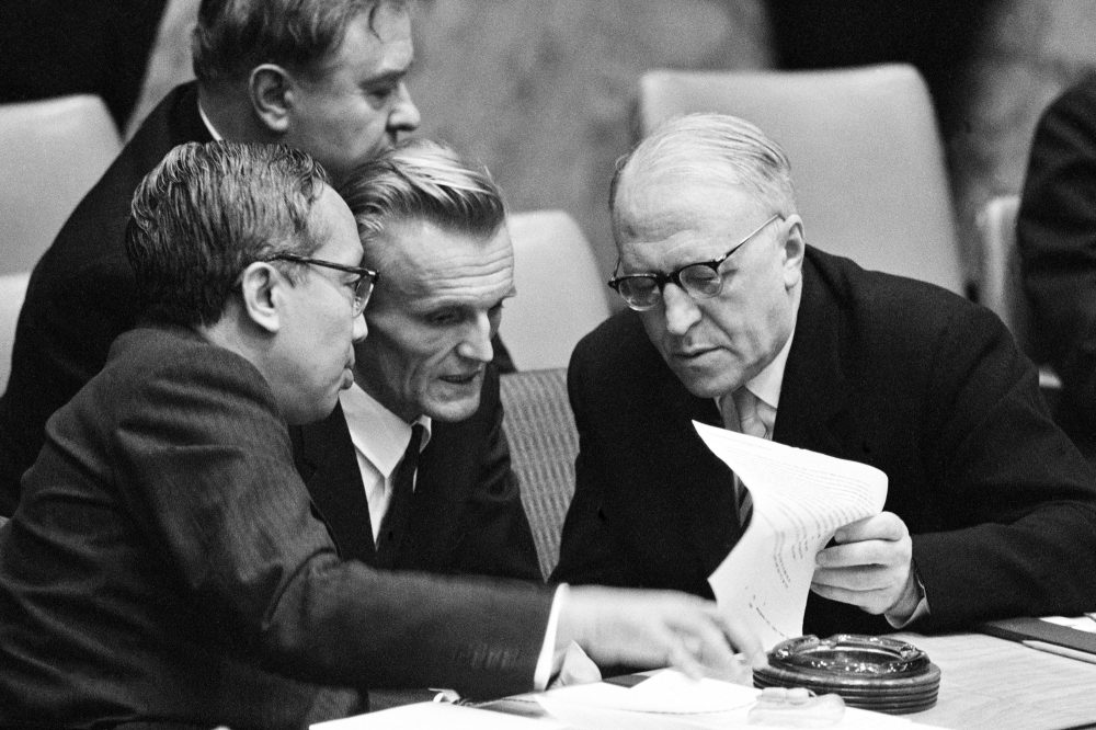 Cochicho (Whispering / Chuchotage)